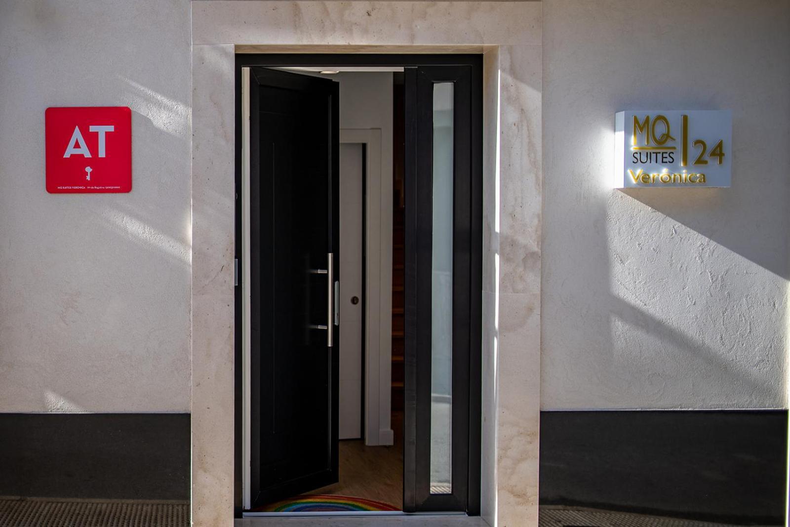 Mq Suites Veronica Valdepenas Bagian luar foto